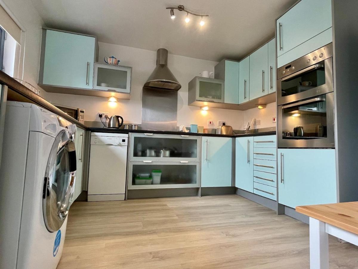 Family Friendly Maritime Apartment Суонси Экстерьер фото