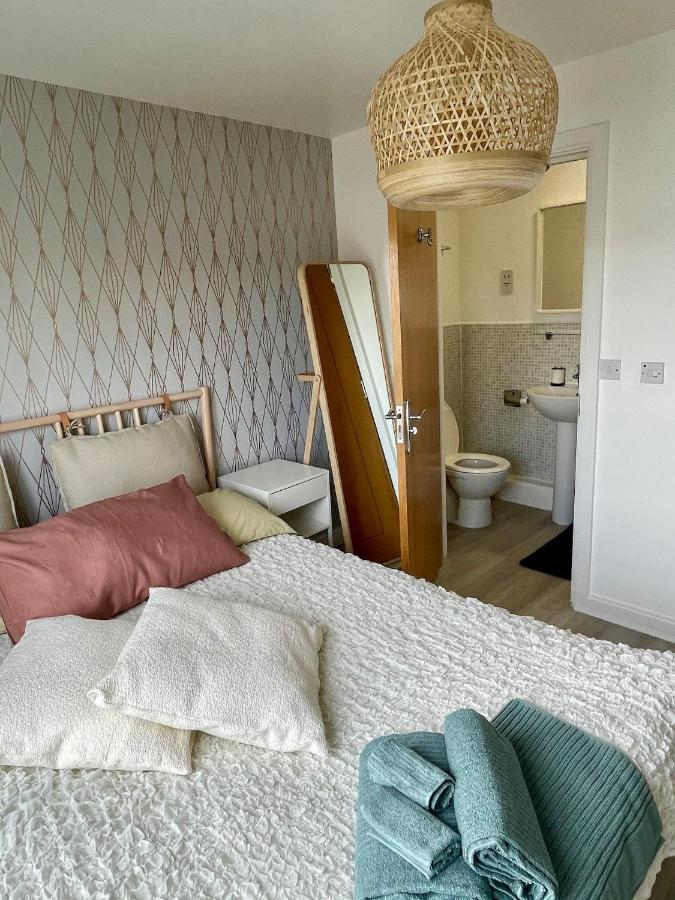 Family Friendly Maritime Apartment Суонси Экстерьер фото